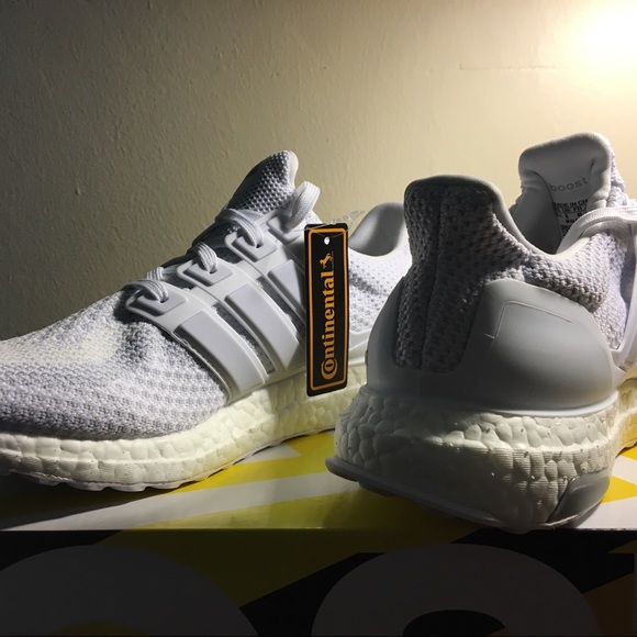 adidas Ultra Boost 2.0 Triple White - Size: 8.5 - Picture 4 of 7